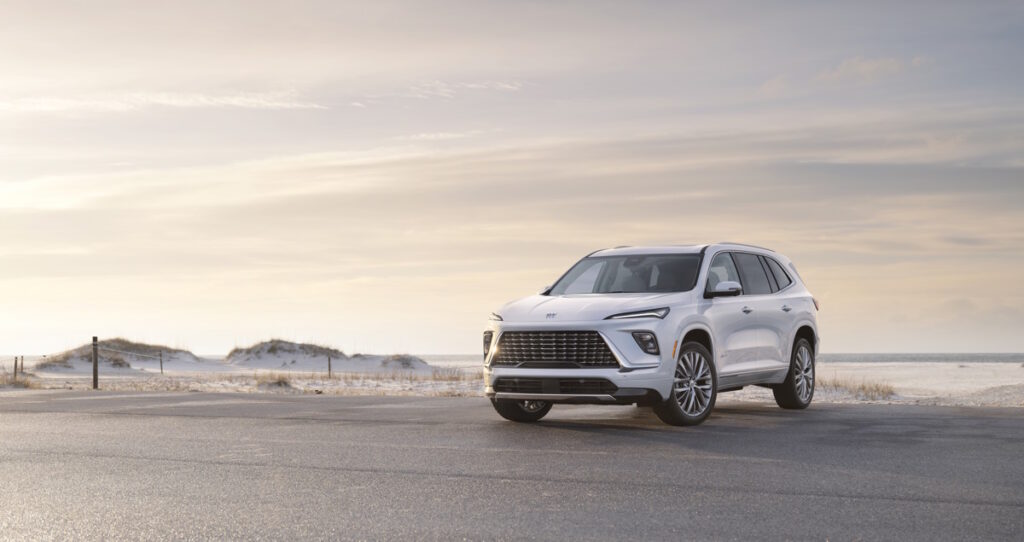 Front view of the 2025 Buick Enclave Avenir.